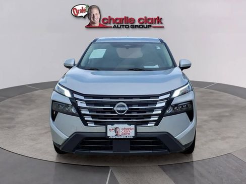 Used 2024 Nissan Rogue SV FWD image 8
