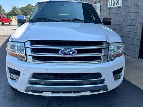 Used 2016 Ford Expedition Platinum RWD image 2