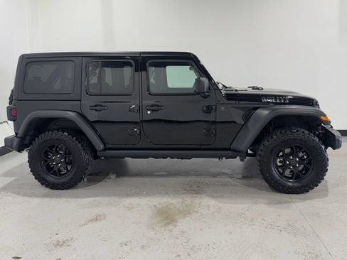 Used 2025 Jeep Wrangler Unlimited Sport AWD/4WD image 18