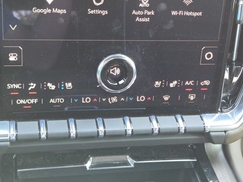 Used 2025 GMC Yukon XL Denali Ultimate AWD/4WD image 40