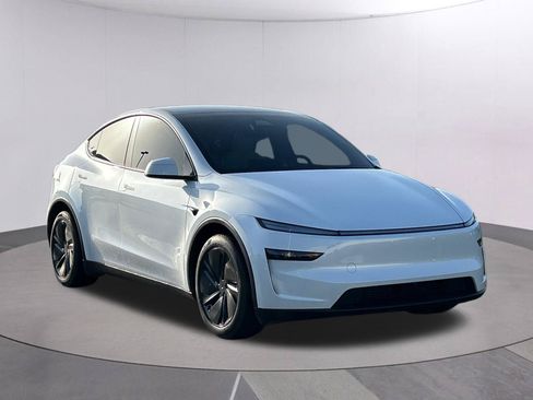 Used 2026 Tesla Model Y AWD image 8