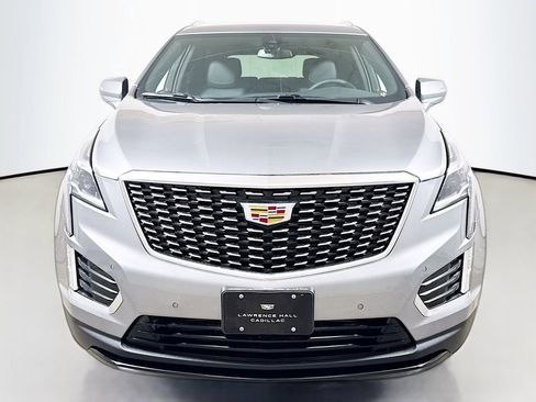 New 2025 Cadillac XT5 Luxury image 2