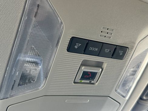 Used 2025 Toyota RAV4 XLE FWD image 36