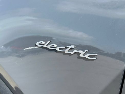 Used 2025 Porsche Macan 4S Electric AWD/4WD image 16