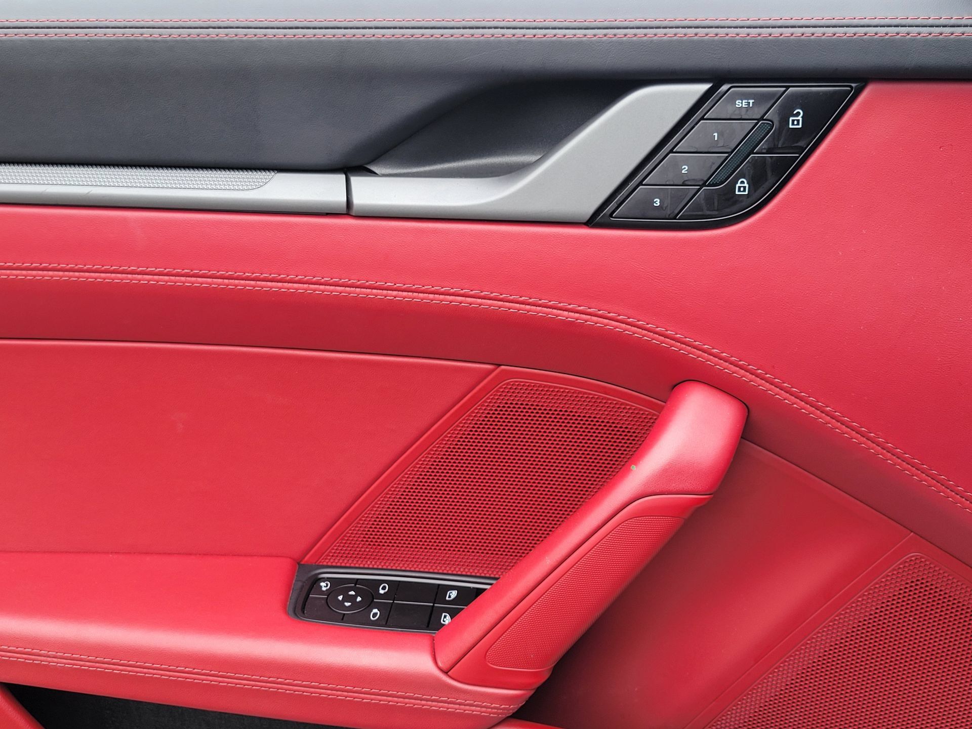 Certified 2025 Porsche 911 Carrera RWD image 25