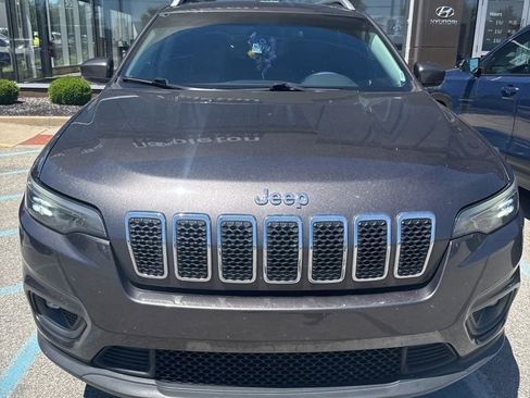 Used 2019 Jeep Cherokee Latitude Plus w/ Comfort/Convenience Group AWD/4WD image 2