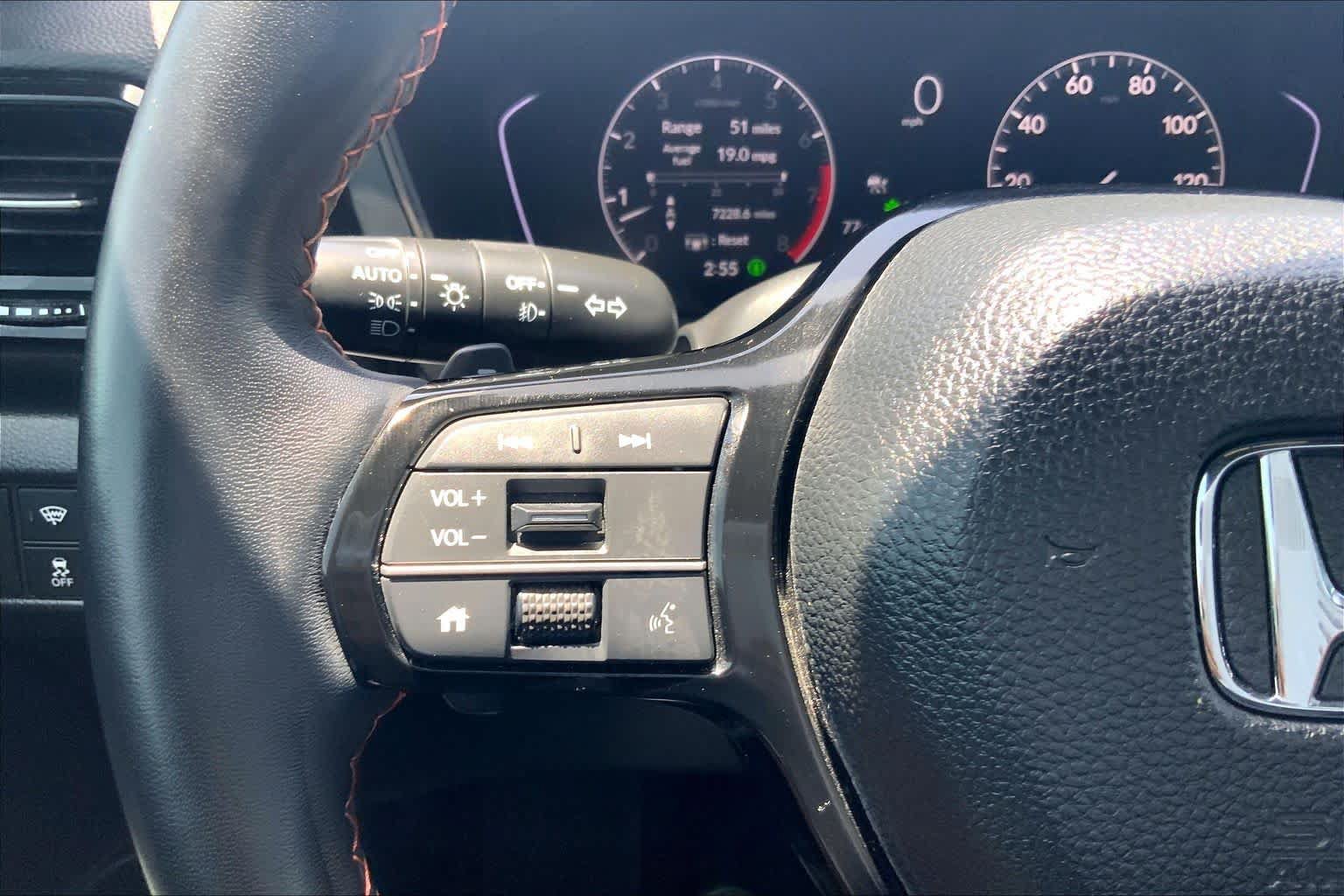 Used 2025 Honda Pilot TrailSport image 23