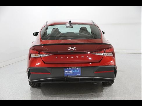 Certified 2025 Hyundai Elantra Sport FWD image 17