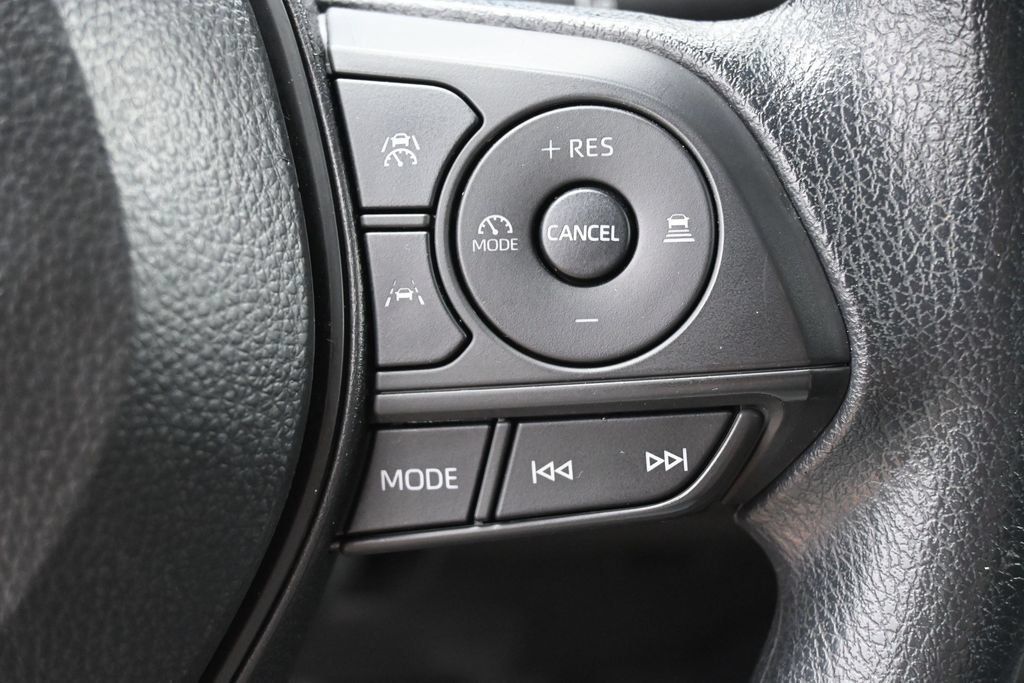 Used 2025 Toyota Corolla LE FWD image 16