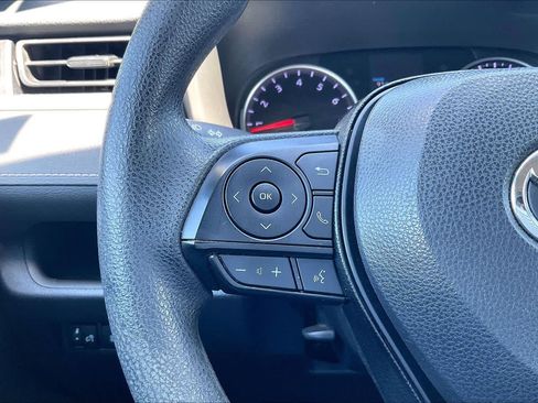 Used 2019 Toyota RAV4 LE w/ Carpet Mat Package FWD image 23