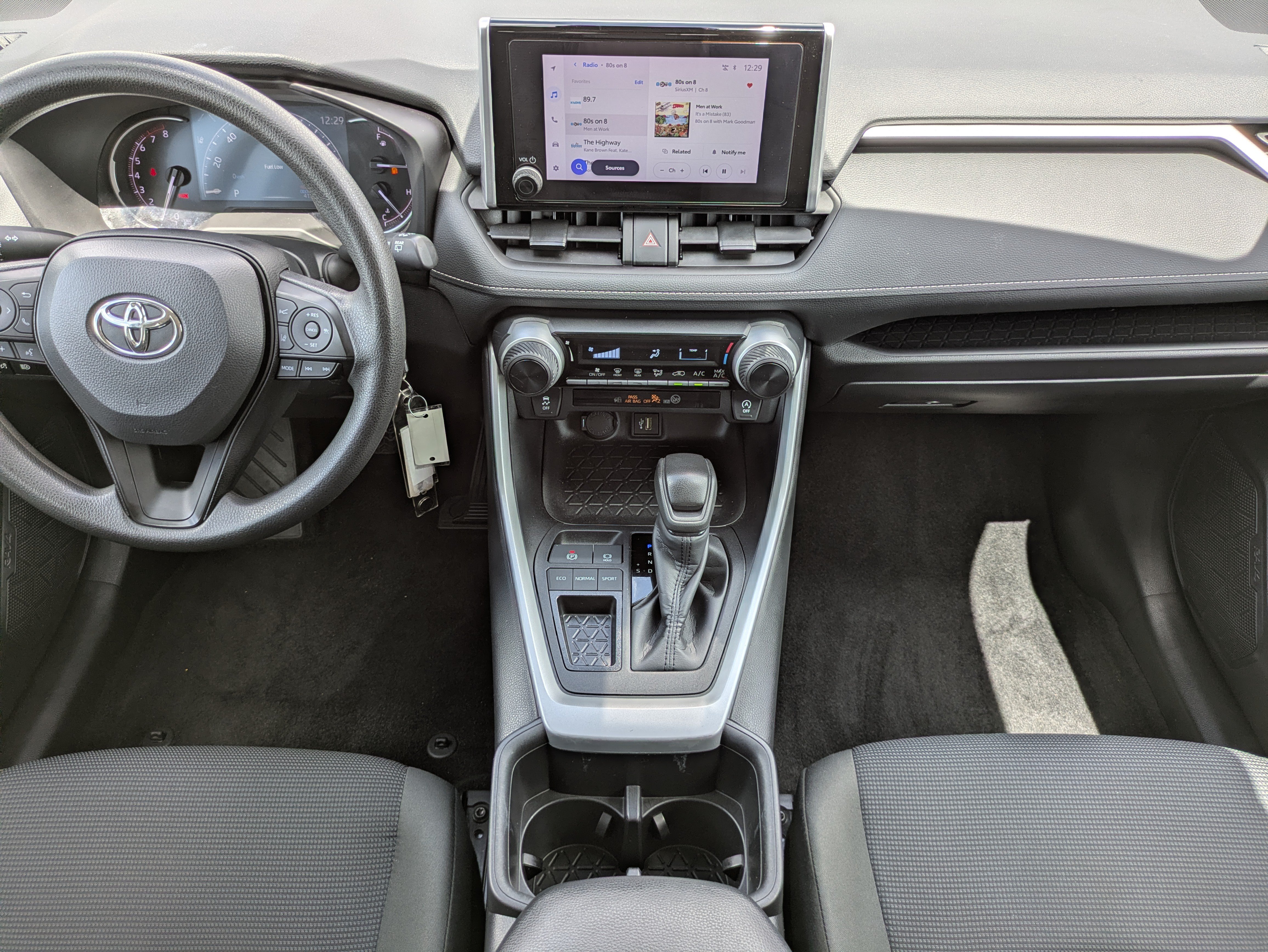 Used 2024 Toyota RAV4 LE FWD image 30