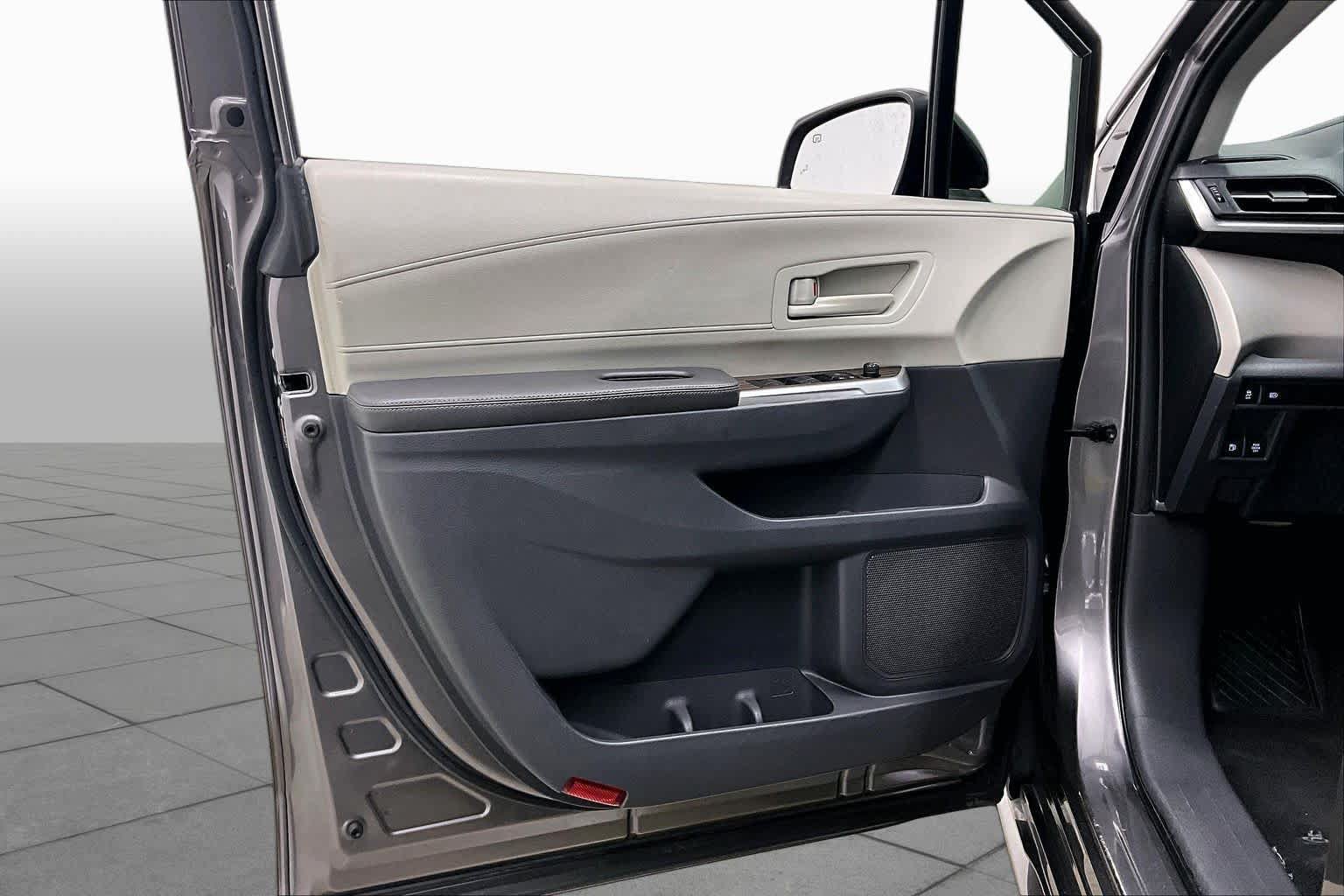 Used 2021 Toyota Sienna LE FWD image 25
