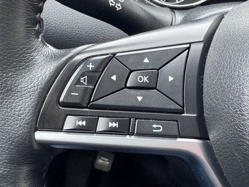 Used 2018 Nissan Rogue SV w/ Premium Package image 40