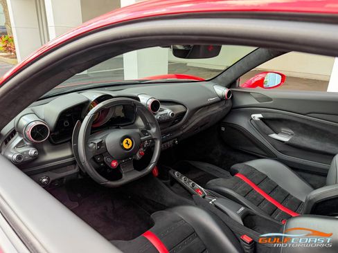 Used 2021 Ferrari F8 Tributo image 2