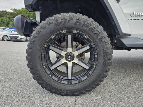 Used 2020 Jeep Gladiator Overland w/ LED Lighting Group AWD/4WD image 29