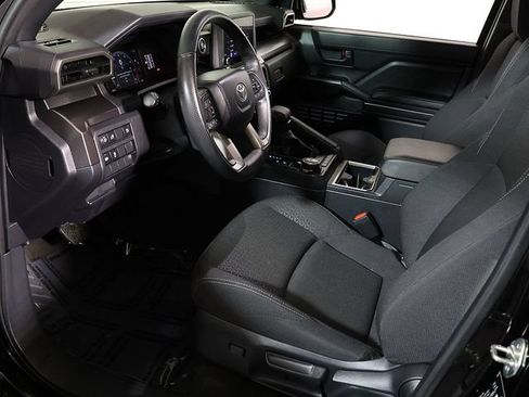 Used 2025 Toyota 4Runner SR5 AWD/4WD image 12