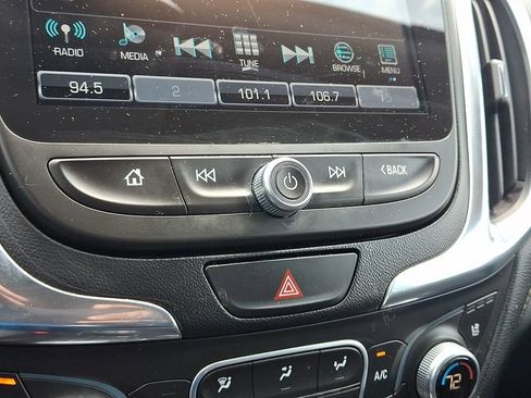 Used 2018 Chevrolet Equinox Premier FWD image 17