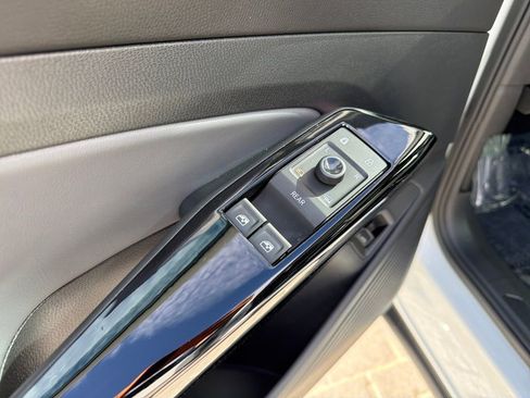 Used 2023 Volkswagen ID.4 Pro S Plus image 13