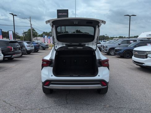 Used 2025 Chevrolet Trax LT w/ Driver Confidence Package FWD image 4