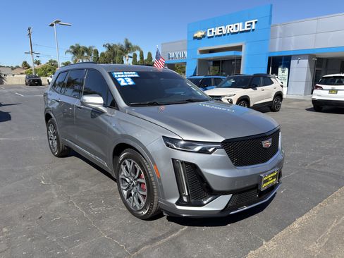 Used 2023 Cadillac XT6 Sport w/ Technology Package AWD/4WD image 2