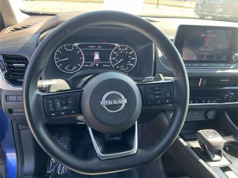 Used 2022 Nissan Rogue SV image 16