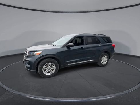 Certified 2022 Ford Explorer XLT image 4