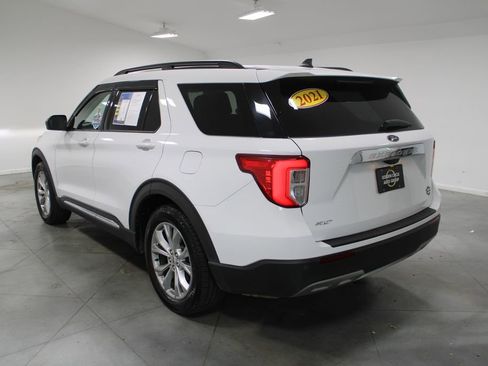 Used 2021 Ford Explorer XLT w/ Equipment Group 202A image 7