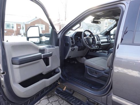 Used 2022 Ford F250 XLT w/ Black Appearance Package image 11