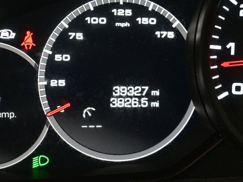 Used 2021 Porsche Cayenne Coupe w/ Premium Package image 3