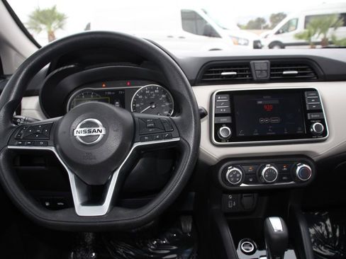 Used 2022 Nissan Versa SV image 17