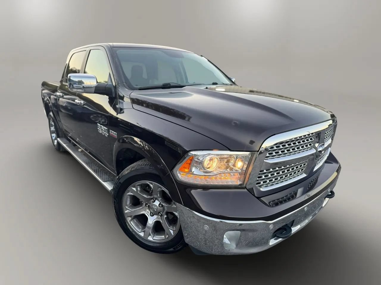 Used 2017 RAM 1500 Laramie w/ Convenience Group AWD/4WD image 3