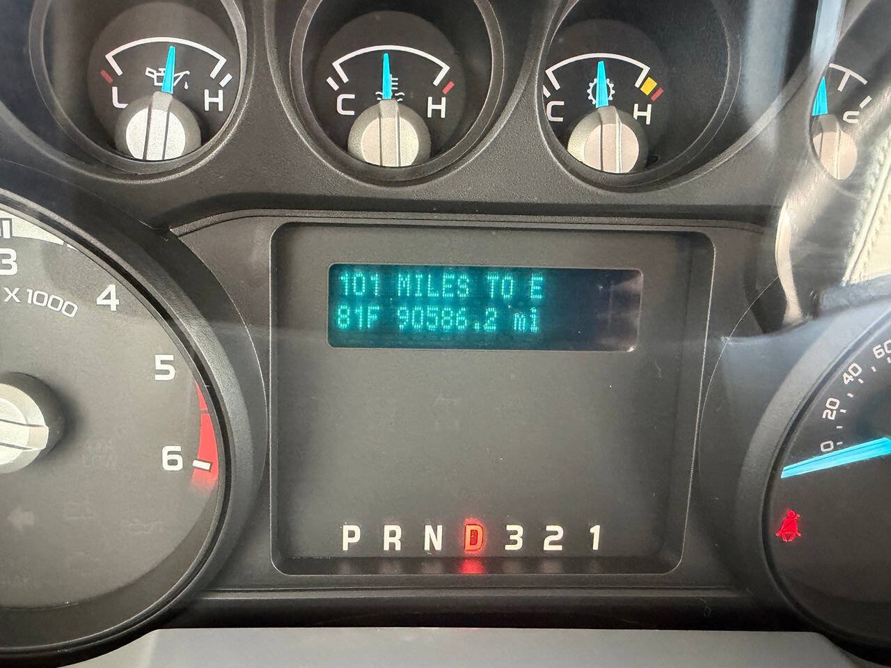 Used 2015 Ford F550 2WD Regular Cab Super Duty image 11