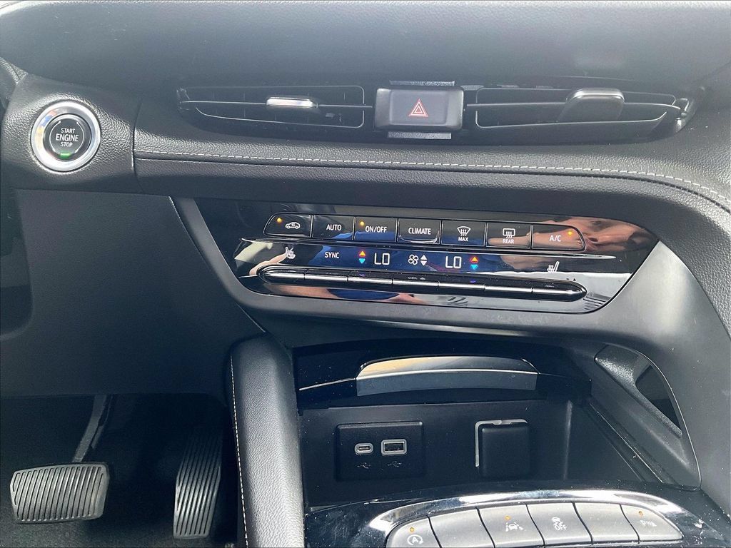 Used 2023 Buick Envision Preferred FWD image 31