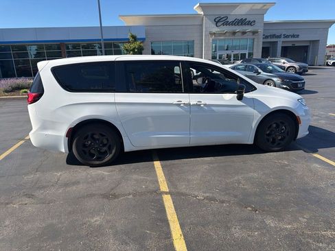 Used 2024 Chrysler Pacifica Limited FWD image 7