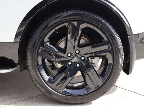 New 2026 Land Rover Discovery Dynamic SE image 20