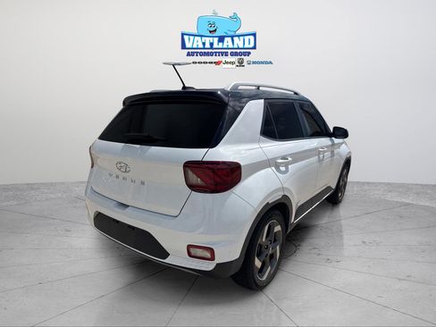 Used 2023 Hyundai Venue Limited FWD image 11