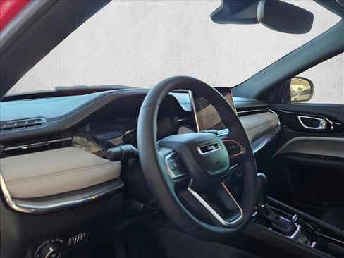 Used 2023 Jeep Compass Limited image 9