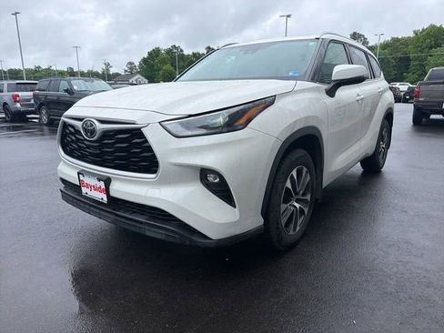 Used 2021 Toyota Highlander XLE AWD/4WD image 33