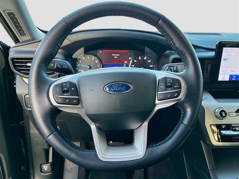 Used 2020 Ford Explorer XLT w/ Class III Trailer Tow Package image 11