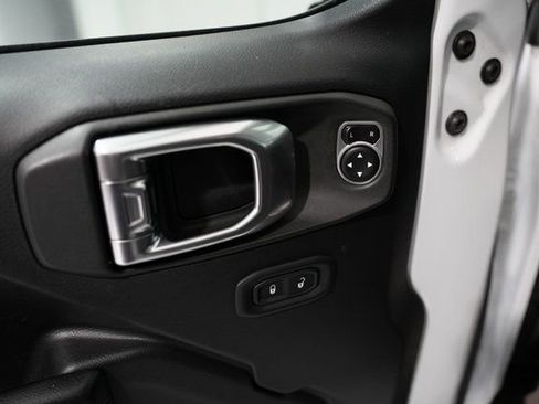 Used 2018 Jeep Wrangler Unlimited Rubicon w/ Cold Weather Group image 11