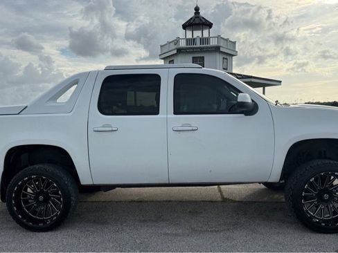 Used 2008 Chevrolet Avalanche LTZ w/ LTZ Preferred Equipment Group RWD image 4