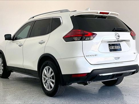 Used 2017 Nissan Rogue SV w/ SV Premium Package image 17