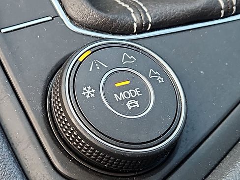 Used 2022 Volkswagen Taos SE w/ IQ.Drive SE Package image 25