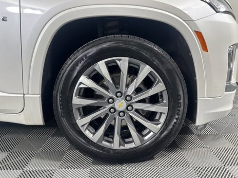 Used 2023 Chevrolet Traverse Premier image 11