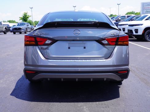 Used 2023 Nissan Altima 2.5 SV FWD image 4