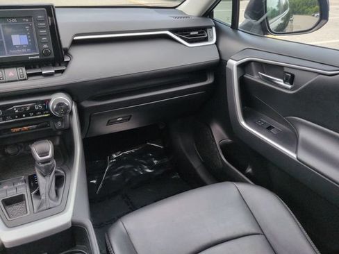 Used 2022 Toyota RAV4 XLE Premium FWD image 17