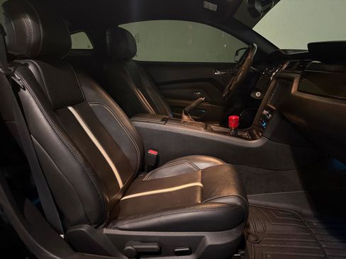 Used 2013 Ford Mustang GT Premium w/ Brembo Brake Pkg image 10