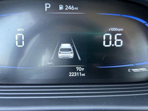 Used 2025 Hyundai Venue SEL image 22