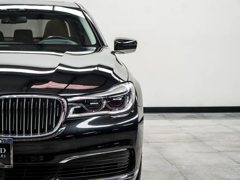 Used 2019 BMW 750i xDrive w/ Executive Package image 4