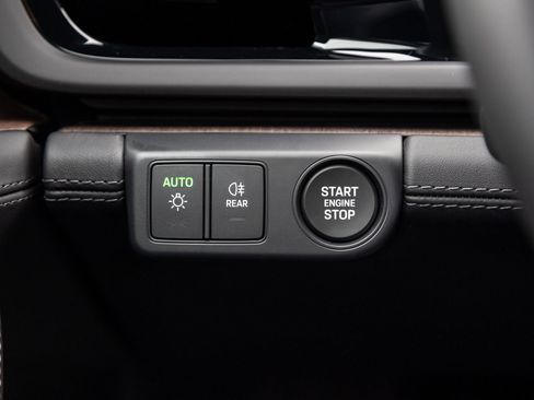 Used 2025 Porsche Panamera image 17